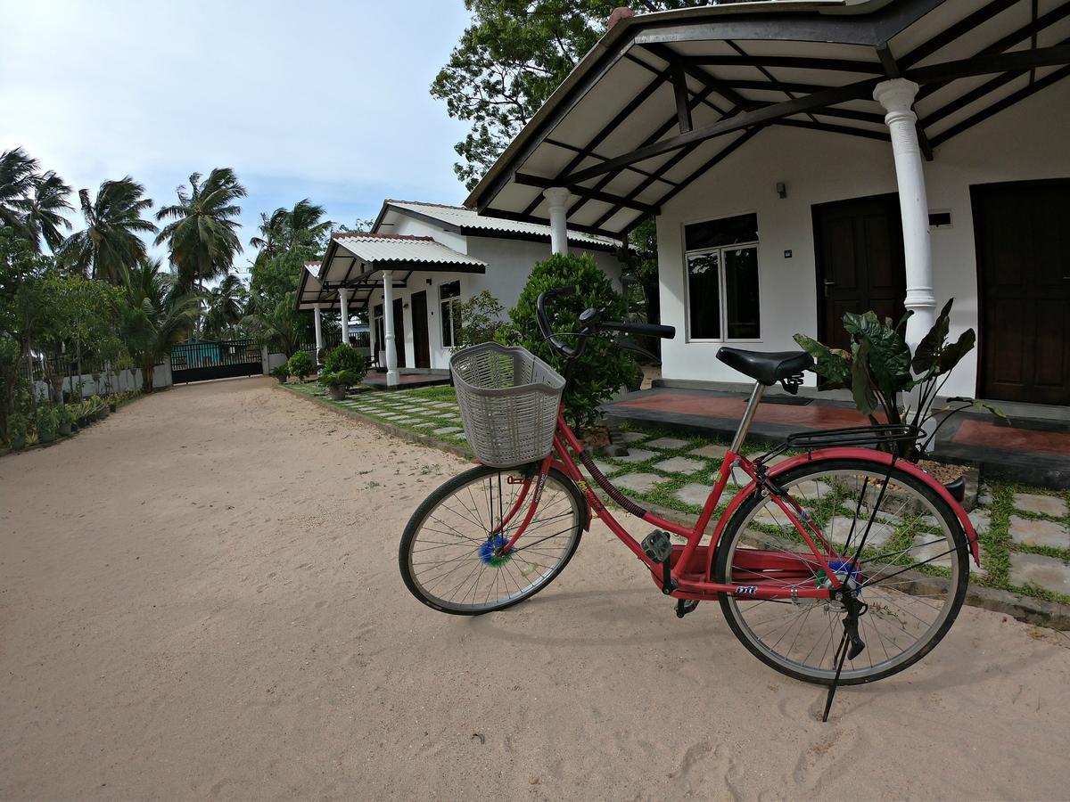 Luna Beach Hotel Nilaveli Exterior photo