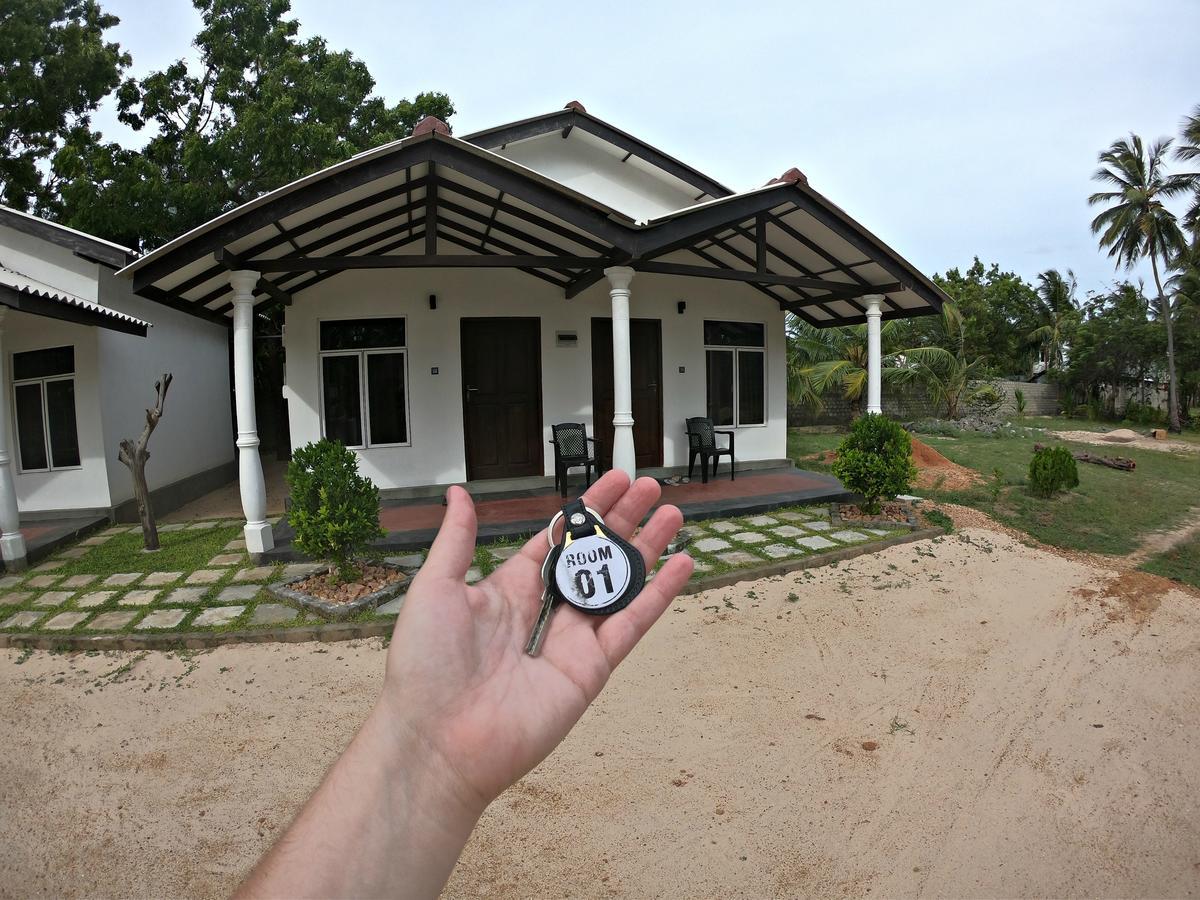Luna Beach Hotel Nilaveli Exterior photo