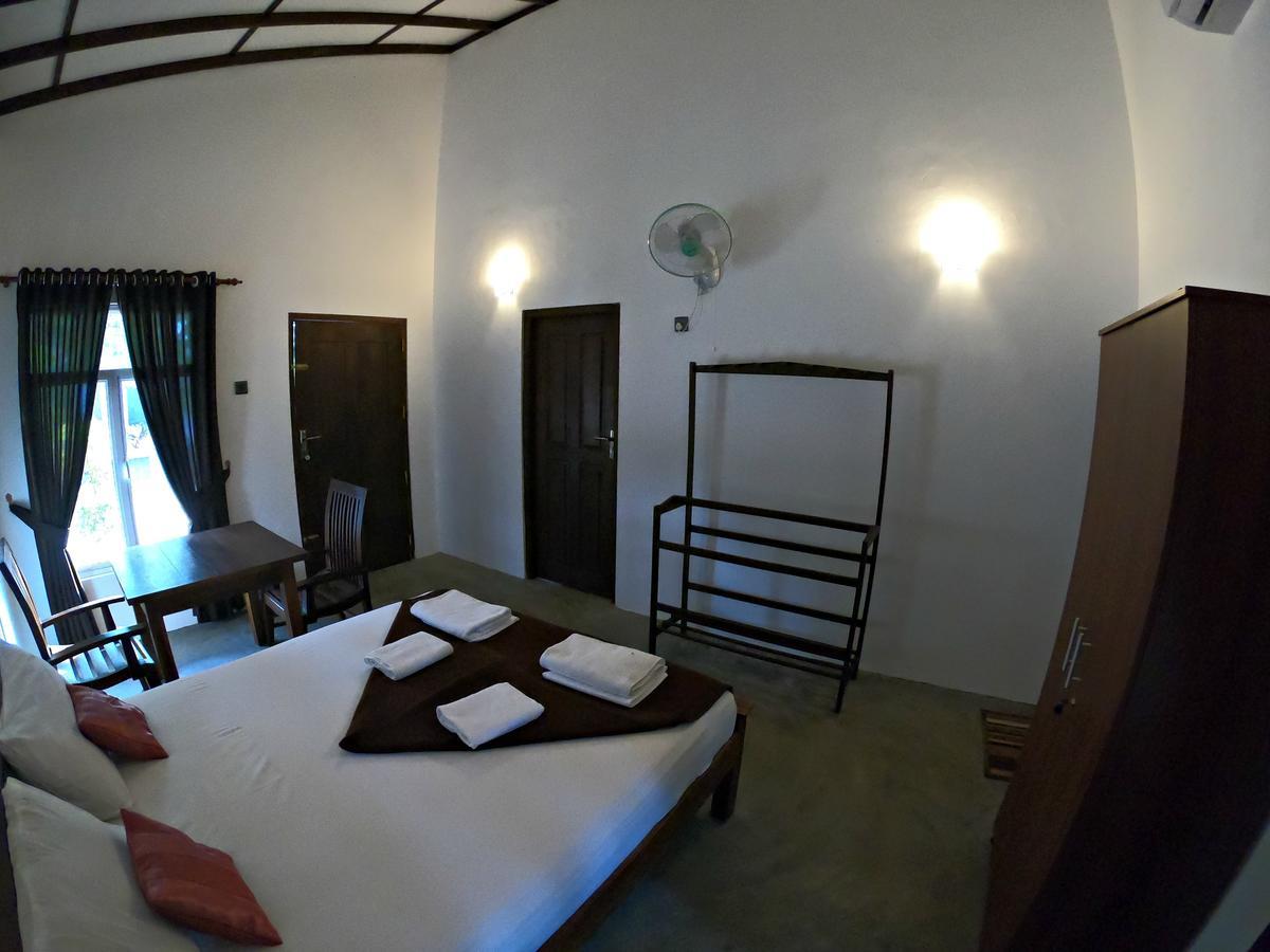 Luna Beach Hotel Nilaveli Exterior photo