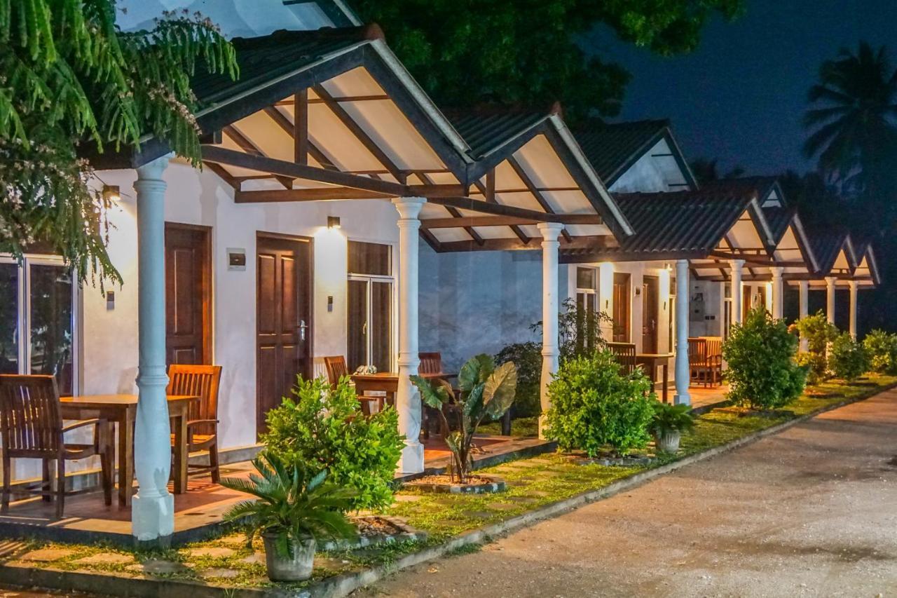 Luna Beach Hotel Nilaveli Exterior photo