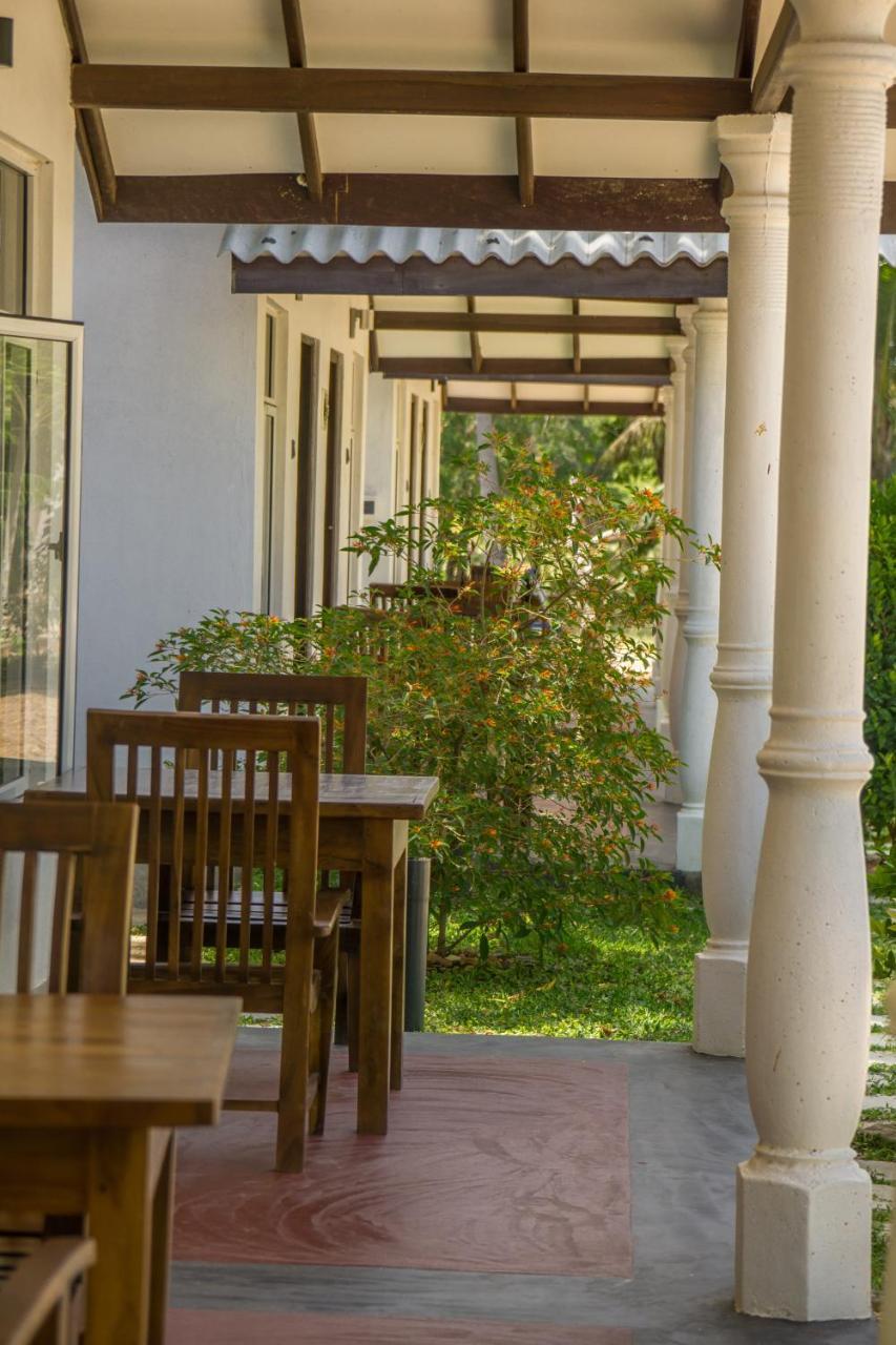 Luna Beach Hotel Nilaveli Exterior photo