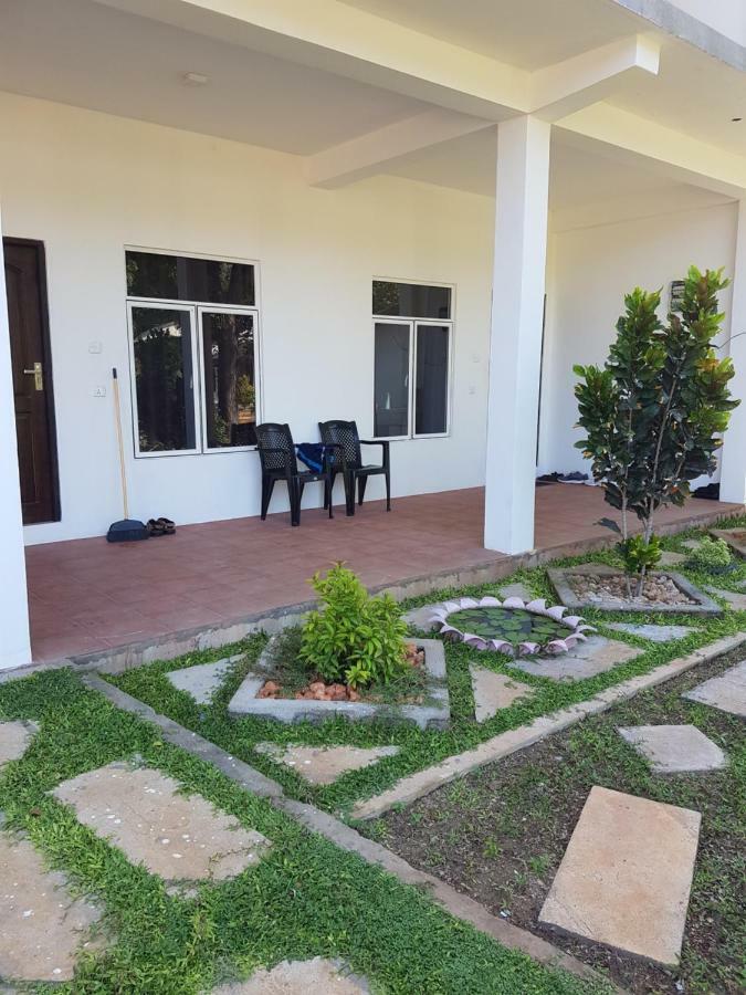 Luna Beach Hotel Nilaveli Exterior photo